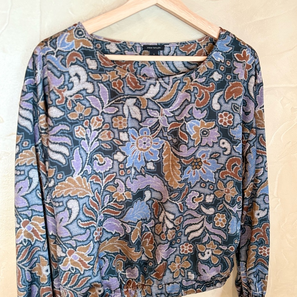Ann Taylor Floral Print Blouse Blue Mauve Boho Lightweight Top - Picture 2 of 7